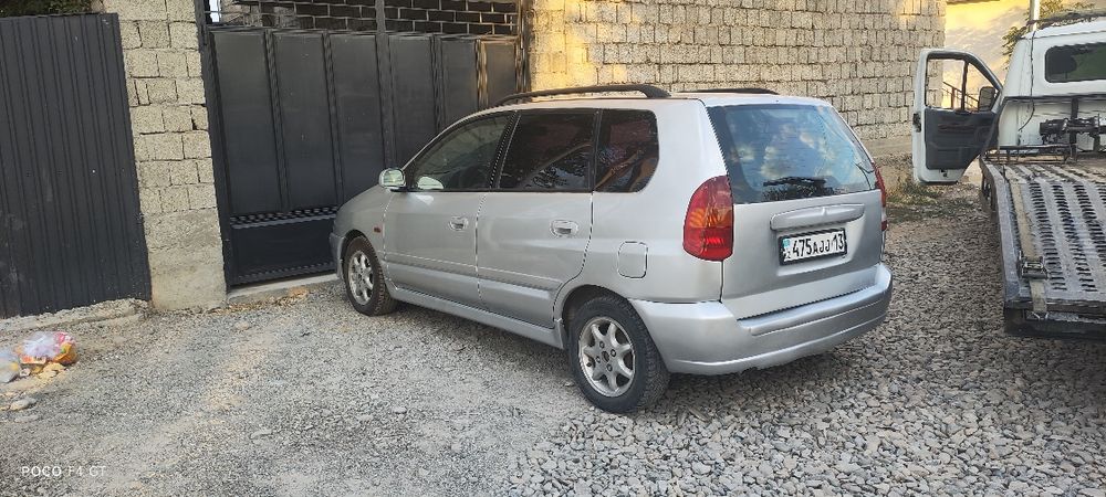 Митсубиси. Mitsubishi space star.