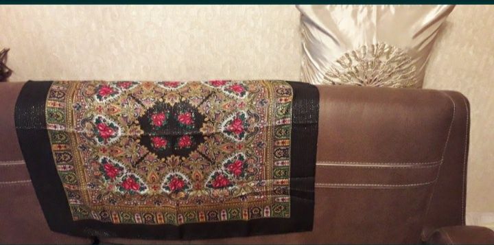 Платки красивые  новые.