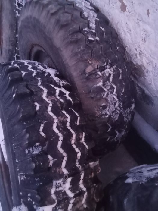 Продам резину на УАЗ R15