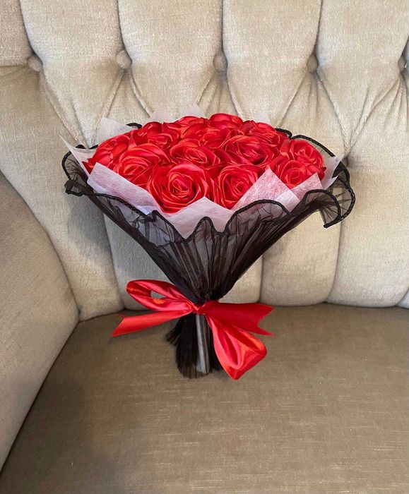 Ръчно изработени рози от сатен