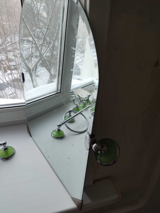 Продам набор с зеркалом в ванную комнату