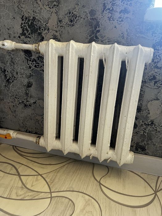 Продаётся чугунный батарей