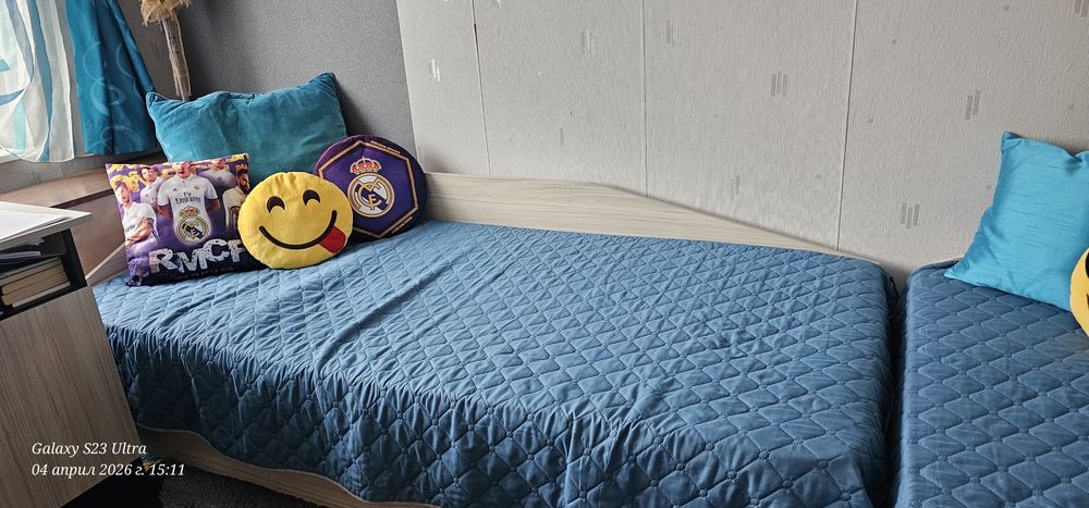 2 дивана- единият НЕИЗПОЛЗВАН с еднолицеви матраци и ракли  за  багаж