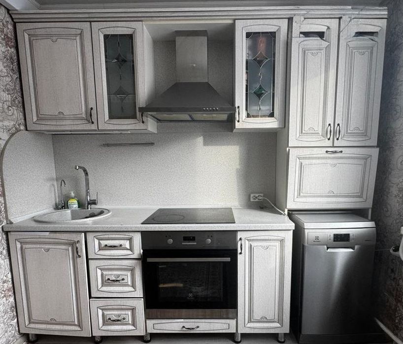 Продам гарнитур кухонный