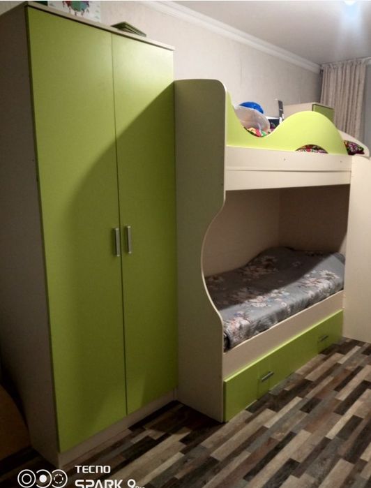 Продам двух ярусную кровать