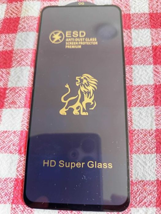 Продавам комплект силиконов гръб и стъклен протектор за Xiaomi Redmi 13 4G 256GB 8GB RAM Dual-SIM