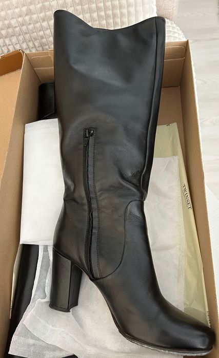 Cizme din piele , lungi , mărimea 38