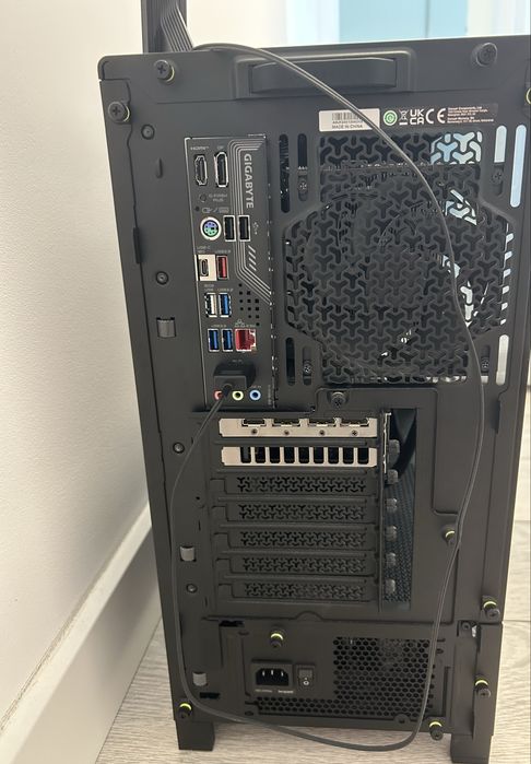 PC Gaming Ryzen 7 9800x3d RTX 5070 32Gb DDR5 2Tb FĂRĂ RGB [Impecabil, în garanție 1 an]