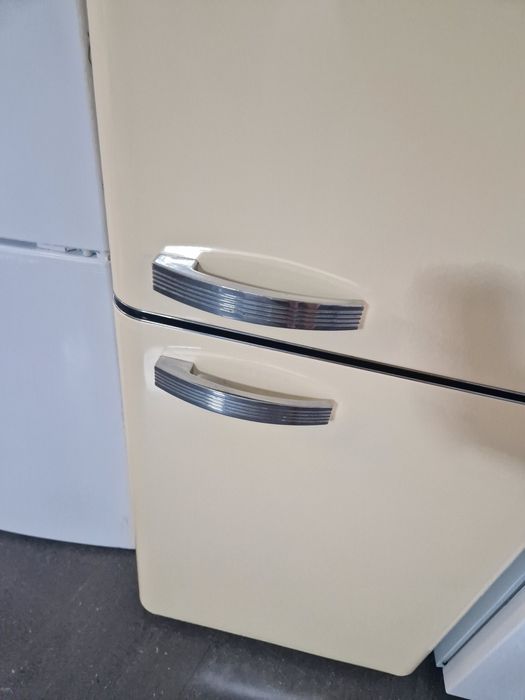 Хладилник с фризер Ретро Scan A++