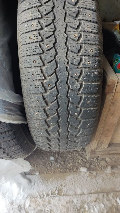 Б/у шина R-17( шипы)