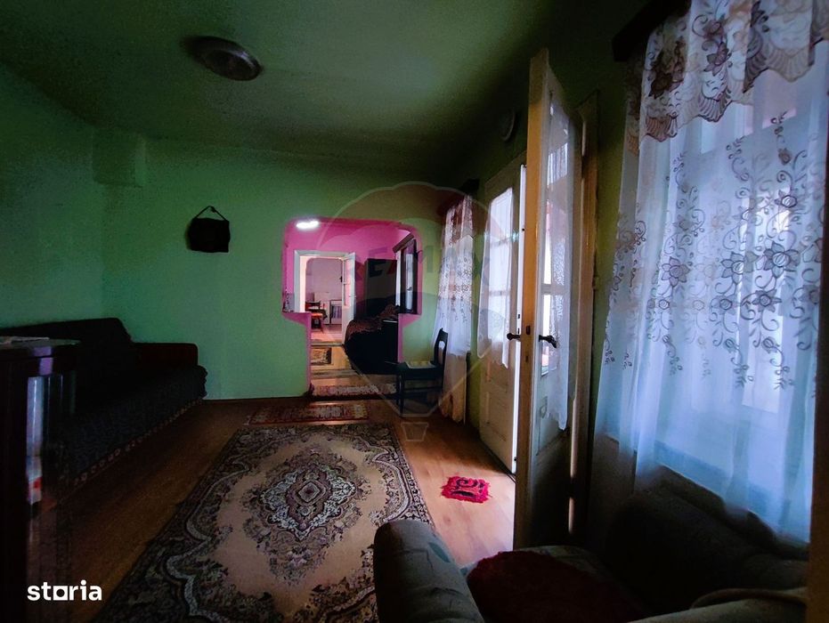 Casă cu farmec tradițional în Săliște – 1.000 mp teren, priveliște!