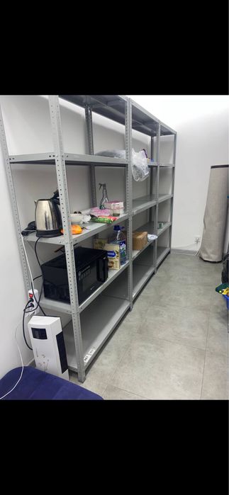 Продаю металлические стеллажи 6шт крепкие из Российского металла.