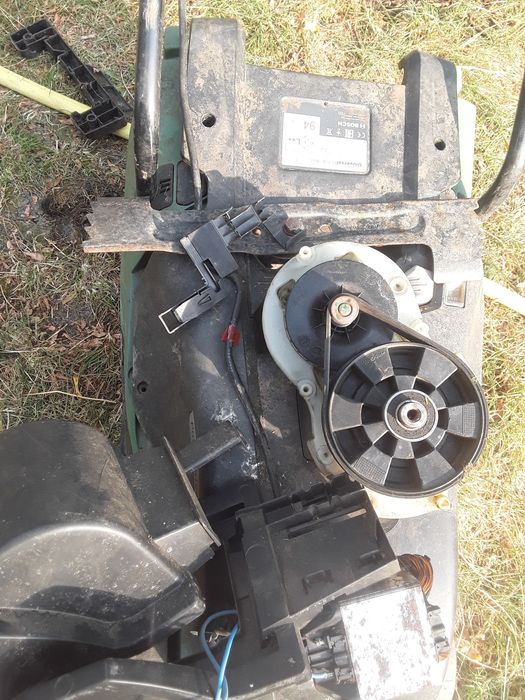 Mașină de tuns iiarba BOSCH -UNIVERSAL ROTAK 460 piesede schimb