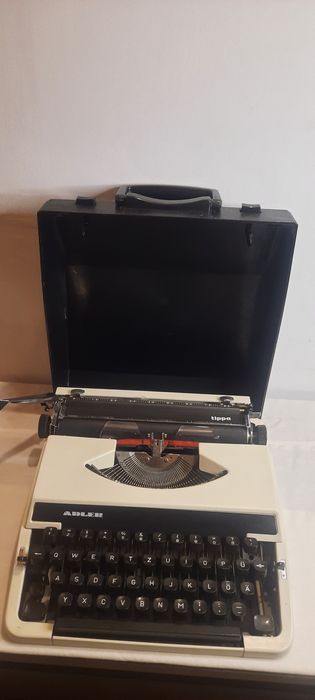 Mașină de scris portabilă Adler Tippa