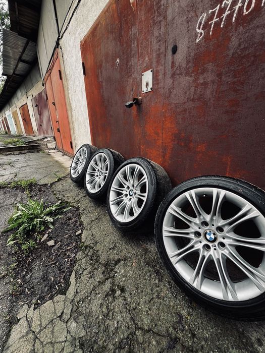 Продам комплект оригинальных дисков BMW с резиной
