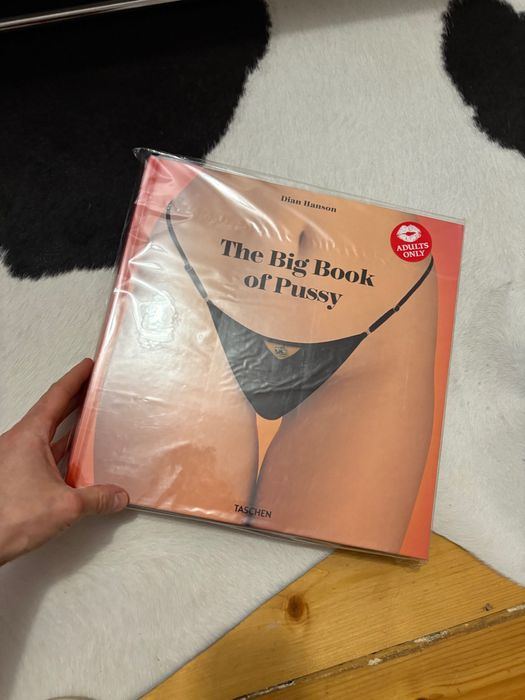 The Big Book of Pussy XL Taschen – ediție rară cu copertă plexi
