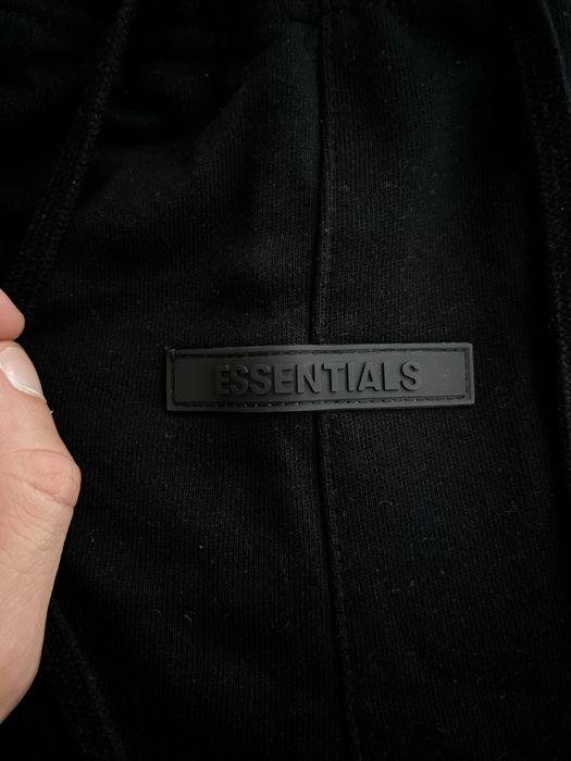 Pantaloni essential scurti barbati