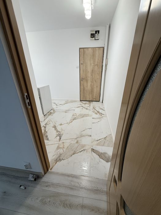Vand Apartament 2 camere et 1