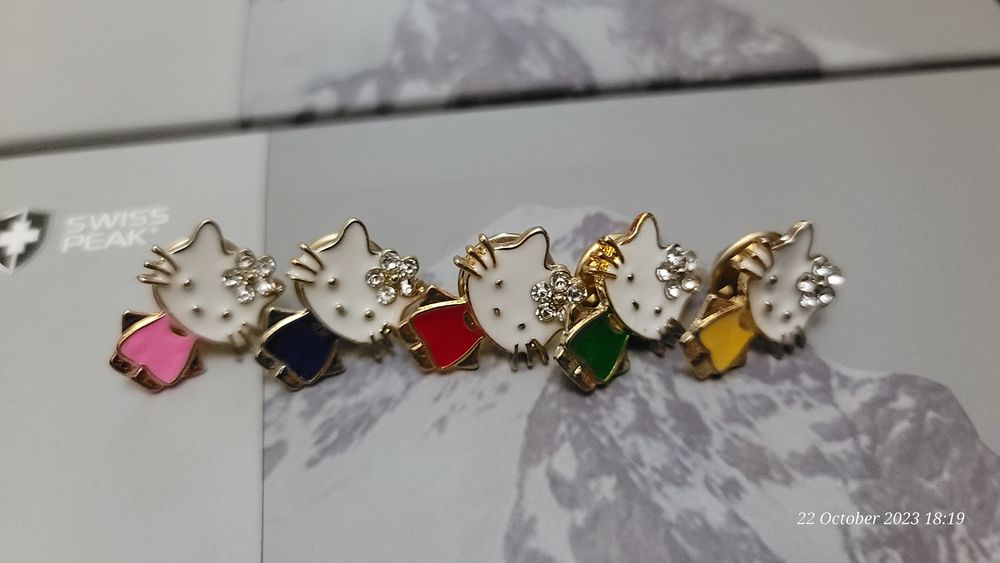 Pandantive pentru copii/ pin-uri cu hello kitty /Mickey Mouse