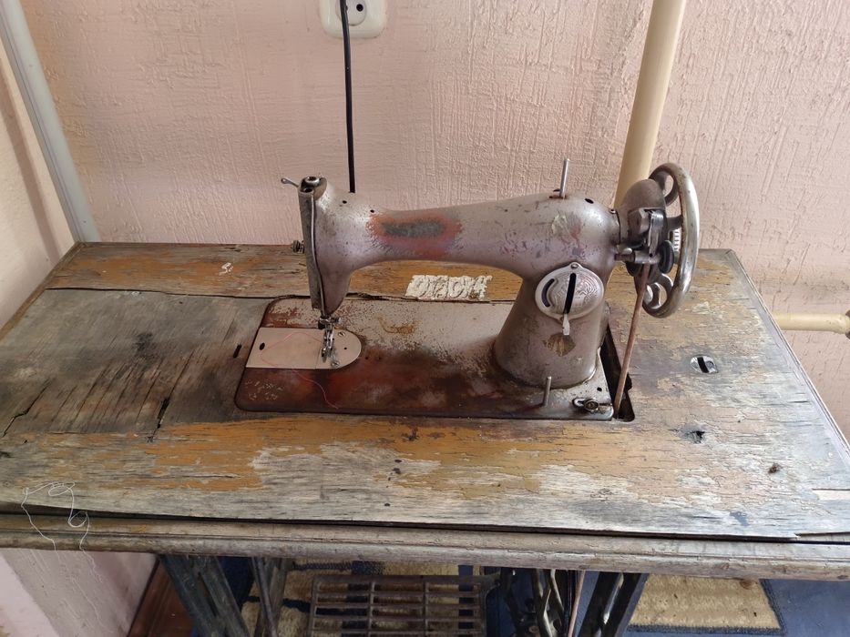 Машинка швейная ножная