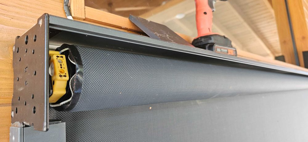 Два броя външни текстилни електрически роло щори 2370 мм X 2505 мм