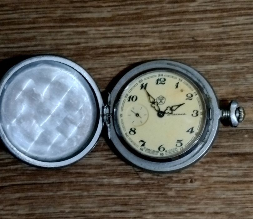 Продам Часы все за 70000 тг. Район Бурова