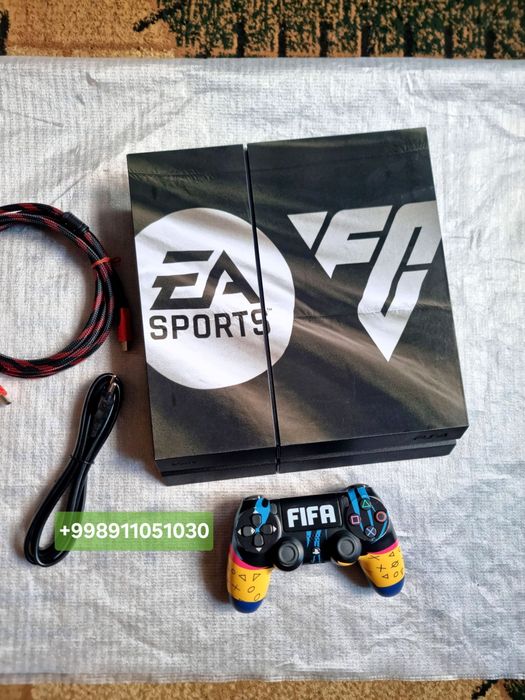 PlayStation 4 500 GB plomba holatda.