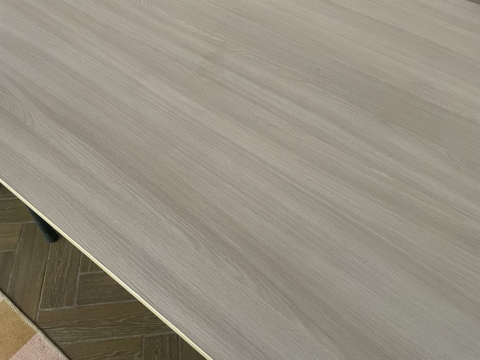 Стол в идеальном состоянии