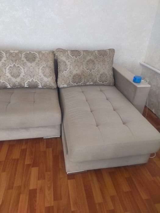Продам диван бежевый длина 280