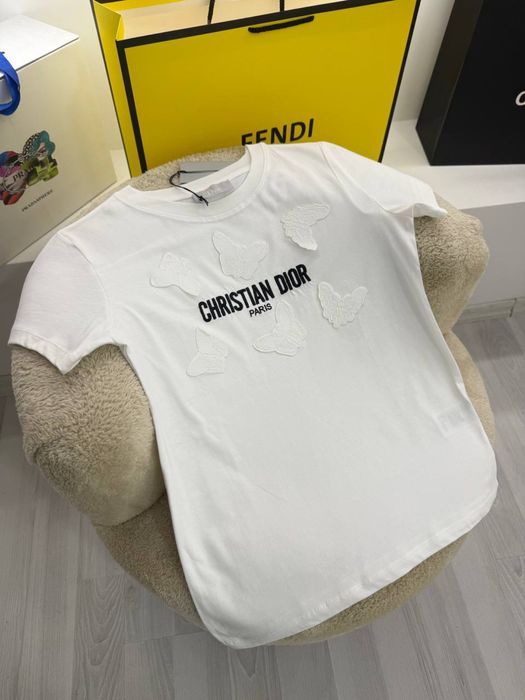 Продавам дамски тениски топ качество