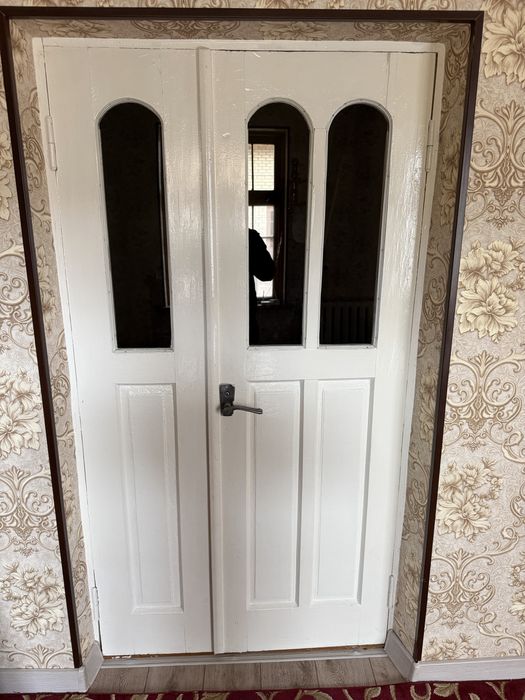 Eshik Deraza yaxshi holatda