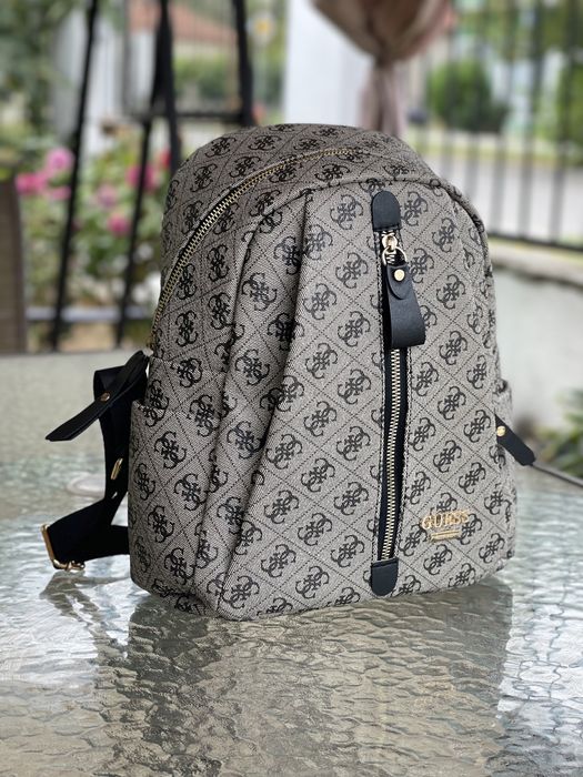 Дамска раничка Guess