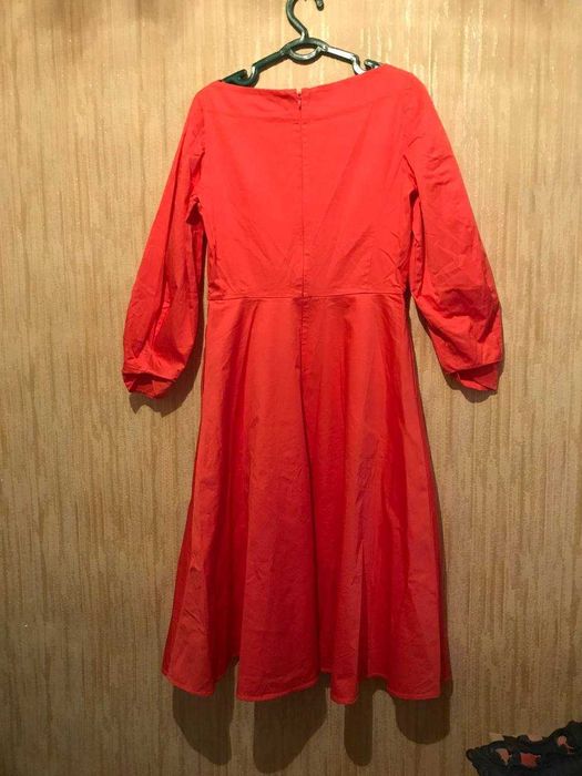 Продается платье нарядное стильное