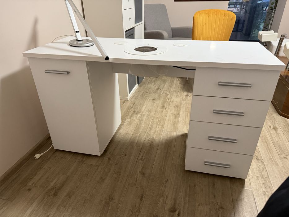 Vand scaun coafor, scafa, pat cosmetica, receptie, mobilier salon