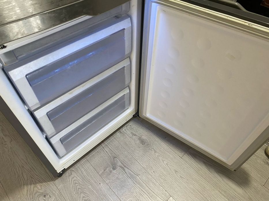 Продам холодильник марки Samsung