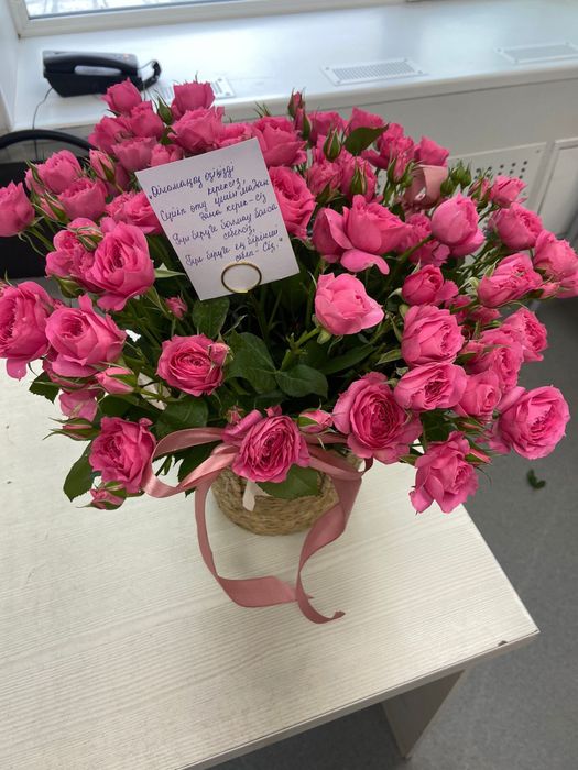 Кустовые розы примерно 45 шт