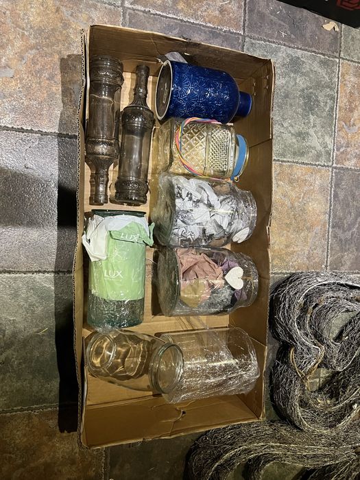 Обурудване за цветарски магазин (материали,кашпи, кошници)