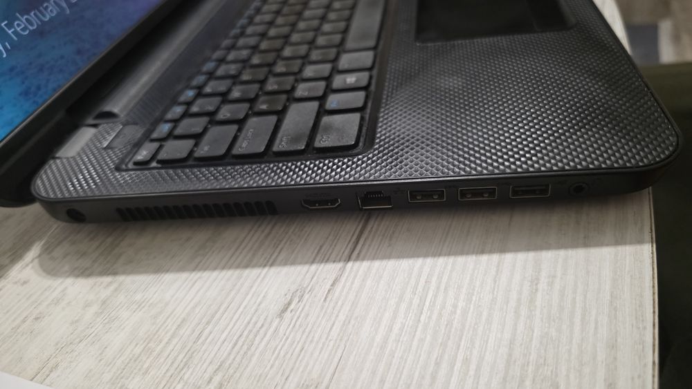 Vand/schimb Laptop Dell Inspiron 3721, display de 17 inch.