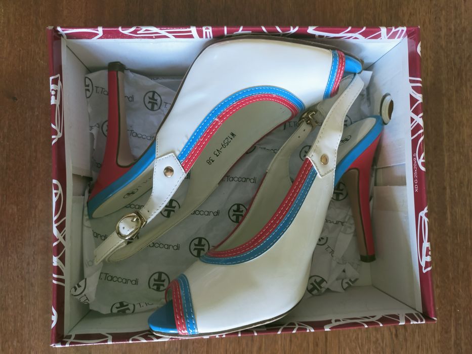 Продам туфли белые