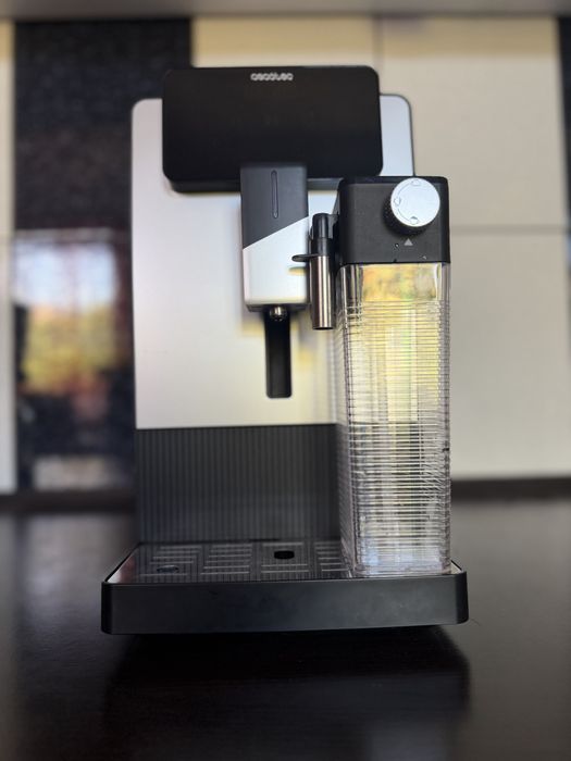 Espressor Cecotec Superautomat Cremmaet Latte Art. 1500W, 19 bar, termobloc, 6 bauturi, recipient cafea 150g, rasnita conica, curatare automata.