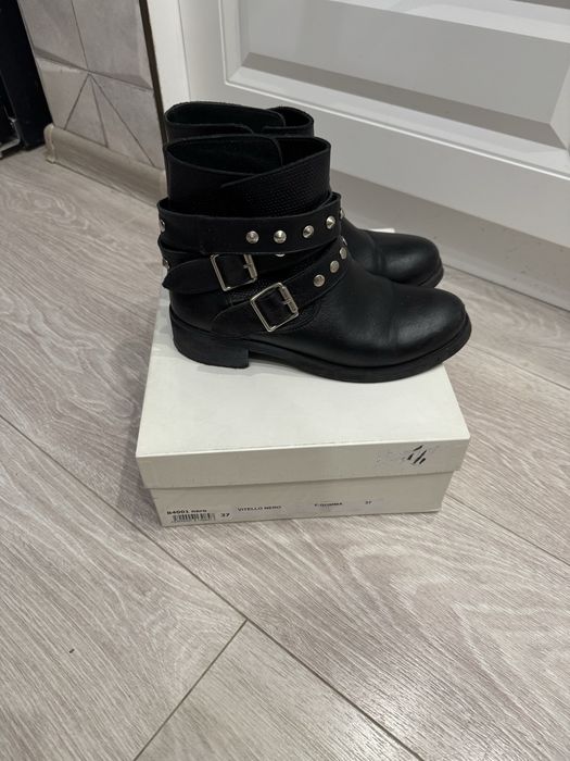 Дамски боти с аксесоар