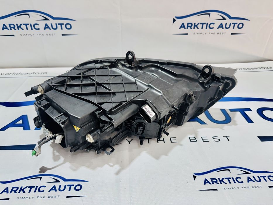 Far dreapta bixenon adaptiv VW Touareg  dupa 2015 cod 7P1941752B