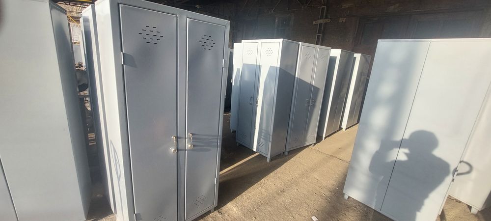 Кийим илиш учун тайёр шкаф