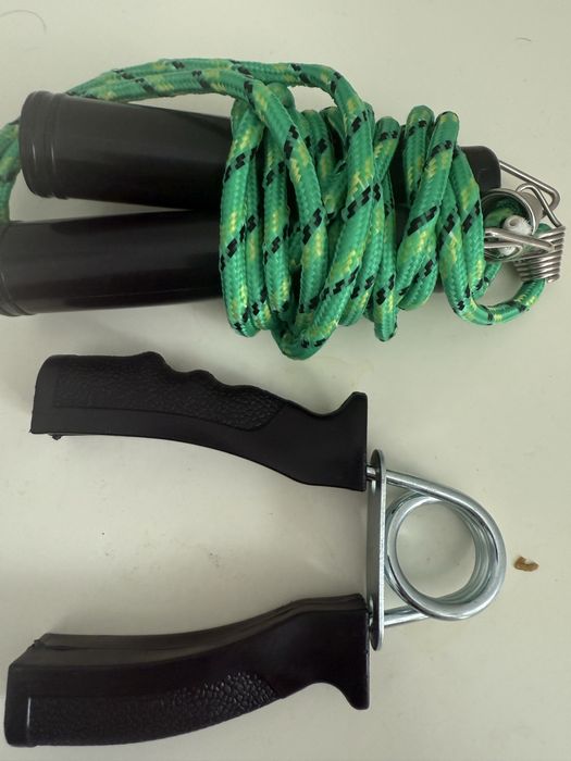 Продам эспандер кистевой и скакалку