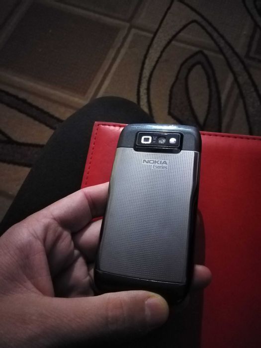 Telefon NOKIA E71 Metalic Business  Colectie Finland