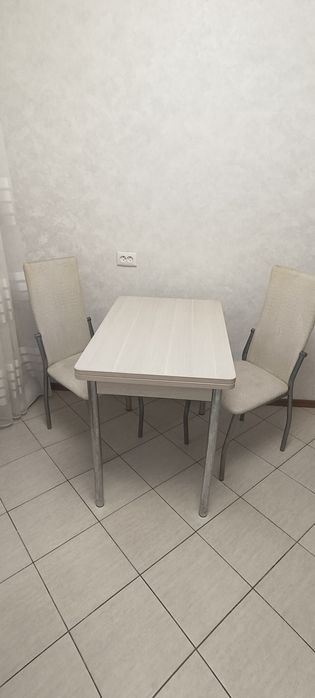 Продам стол и стулья
