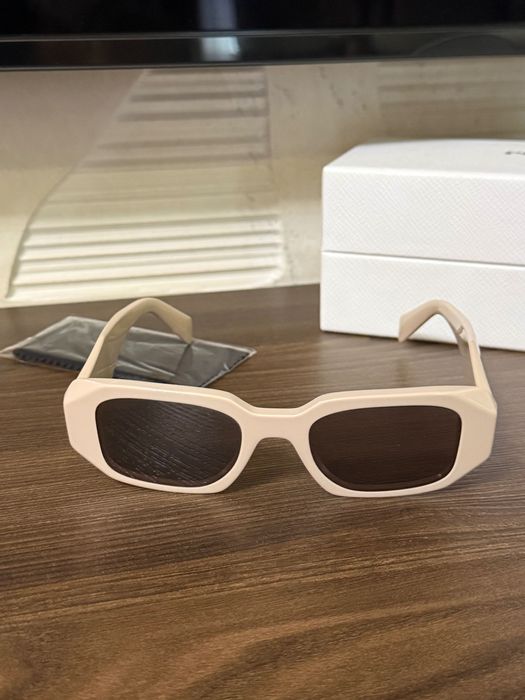 Слънчеви очила Prada