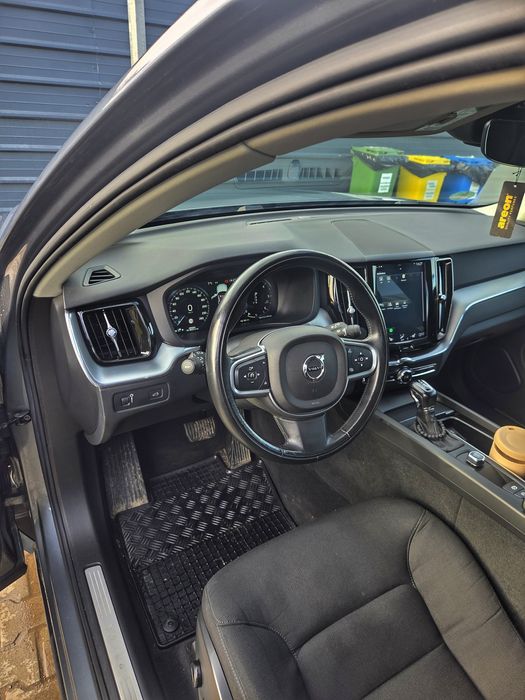 Volvo XC60 Momentum întreținut