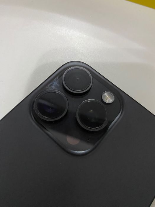 Vând IPhone 15 Pro Max