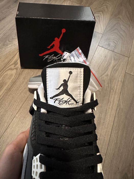 Jordan 4